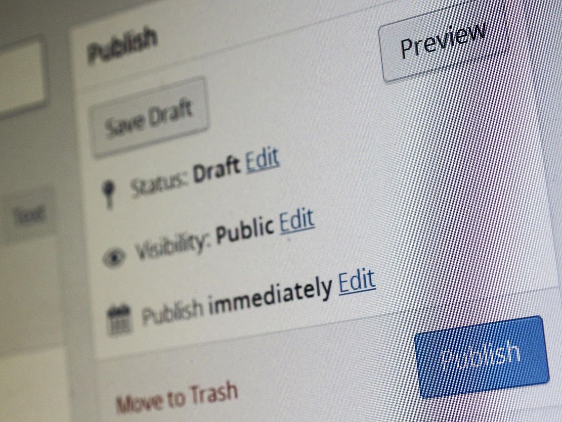 Jak wybrać motyw WordPress do strony o modzie i lifestyle